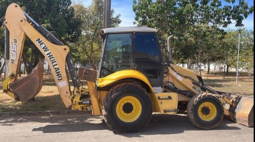 Vende se Retroescavadeira New Holland 2015
