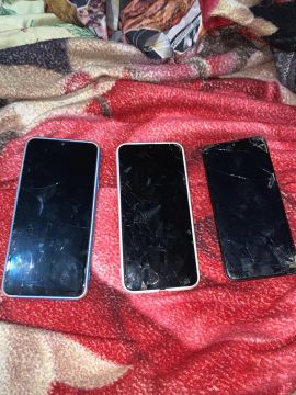 Vendo esses 3 celular, pra quem quiser utilizar as peças 