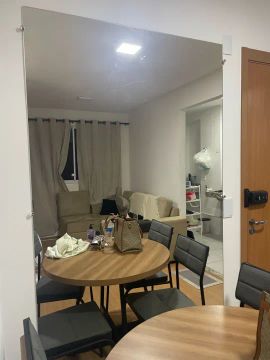 Apartamento de 2 quartos com móveis planejados