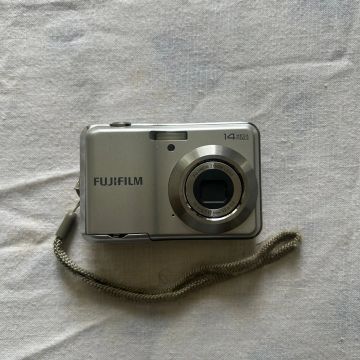 Câmera digital Fujifilm de 14 mega pixel - CINZA