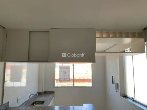 Apartamento à venda no bairro Raul Lourenço