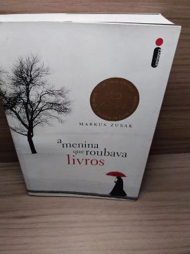 Livro a menina que roubava livros usado mais bem cuidado 