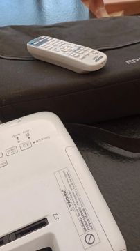 Projetor Epson w18 HDMI 