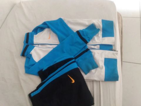 Conjunto Nike azul e preto - tamanho M