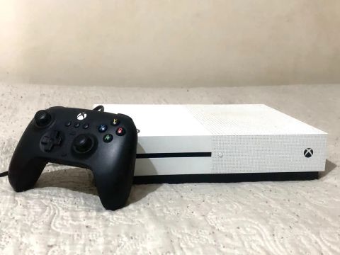 Xbox One S - 500Gb  