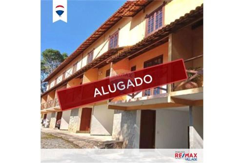 CASA EM PEQUENO CONDOMINIO