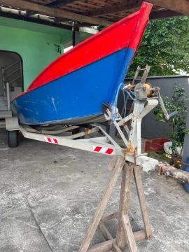 Vendo Bateira de pesca com motor 15 mercury ano 2016 completo 
