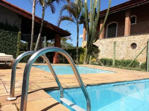 Linda Chácara com piscina em Cotia