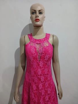 Vestido rosa de renda 