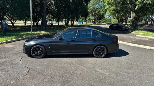 BMW 530i M Sport  2021/2021  8.351 km R$ 260.000,00