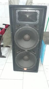 Caixa JBL de 1000 watts
