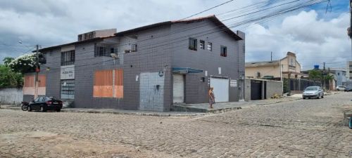 Prédio com 8 apartamentos residenciais