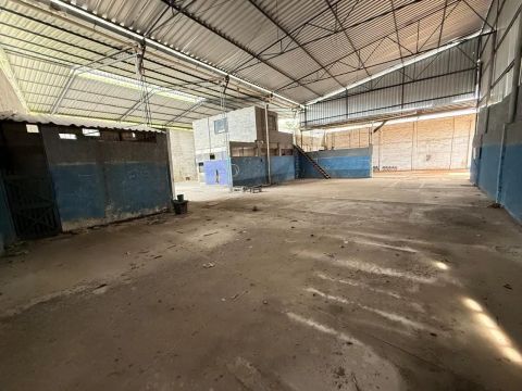 Rocha Local Seguro Galpão com 1150 M2 AREA CONSTRUÍDA