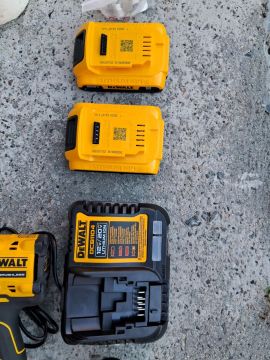 Kit de Ferramentas DeWalt - Furadeira e Baterias