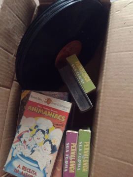  VHS Antigos de Desenho Animado e Discos LP