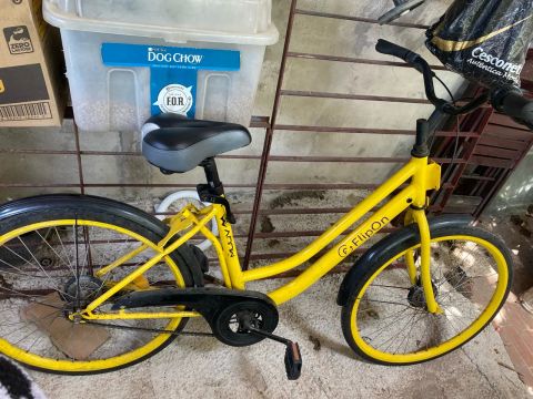 Bicicleta Aro 26, amarela com detalhes em preto