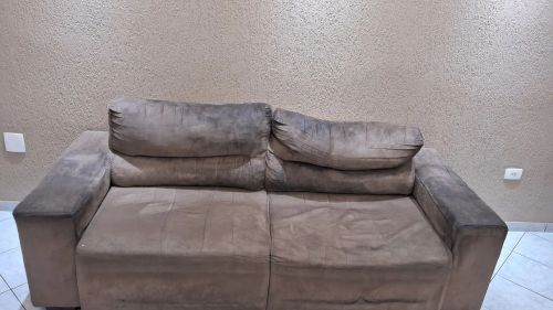 Sofá 3 lugares em Suede