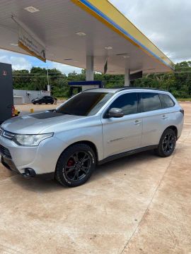 Outlander 2.0 CVT impecável 