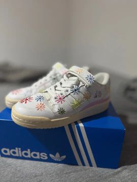 Tênis adidas