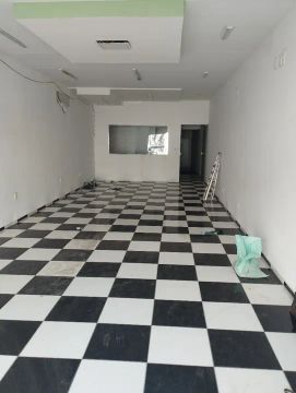 Ponto comercial com piso em xadrez