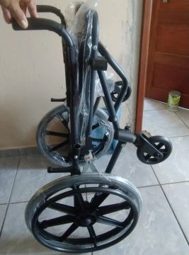Cadeira de banho NUNCA USADA