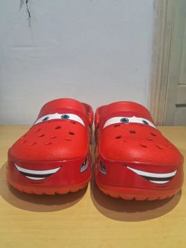 Chinelos Crocs Carros Disney - Tamanho 43/44