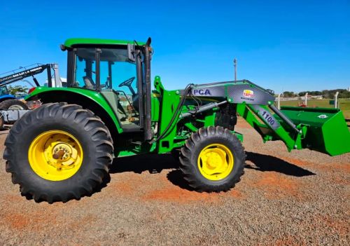Trator John Deere com Carregadeira Tatú 1100