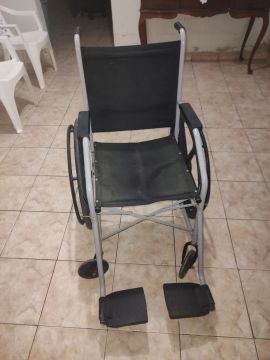 Cadeira de Rodas - Preta