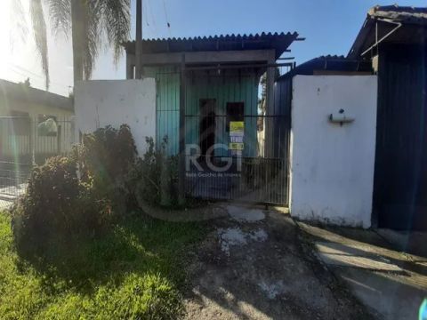 Vende excelentes casas dentro de um terreno de 600m². Isso mesmo, são 3 casas dentro do te