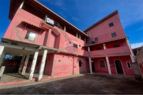 Casa com grande potencial de Pousada, com 9 quartos, 3 pavimentos e com vista mar, em Barr