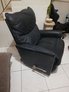 Poltrona Reclinável de Couro Preta