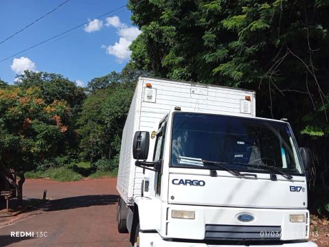 Caminhão cargo 1317