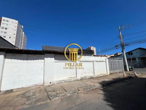 CASA COMERCIAL PARA LOCAÇÃO NO BAIRRO CENTRO - MONTES CLAROS/MG