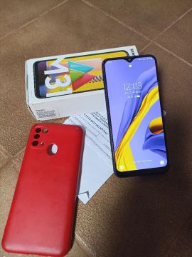 M31  128gb/ 6 RAM. Todo original 