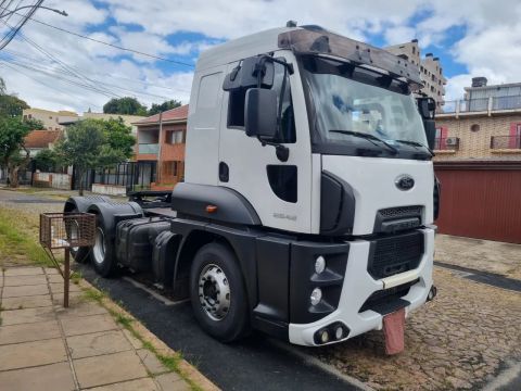 Ford Cargo 2842 6x2 ano 2013 