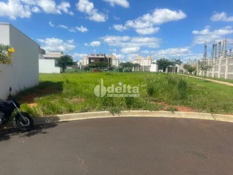 Terreno em condomínio disponível para venda no bairro Granja Marileusa Grand Ville Uberlân