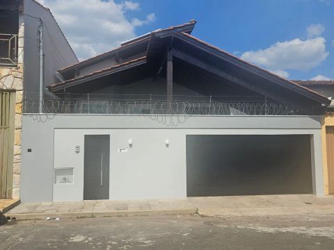 Casa no Bairro Santana em Varginha MG ótima localização para pessoas exigentes !!