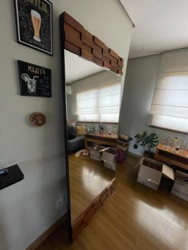 Espelho Decorativo com Moldura em Madeira Rústica