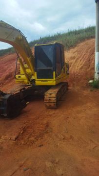 Escavadeira Komatsu PC130/8