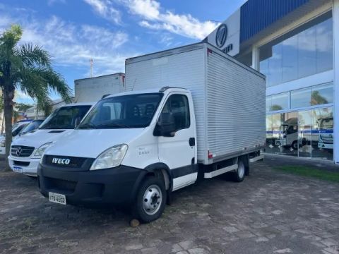 Iveco Daily 55C17 com baú - Unico dono