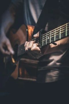 Arthur rafael Voz e violão para eventos restaurantes/bares/casamentos/missa