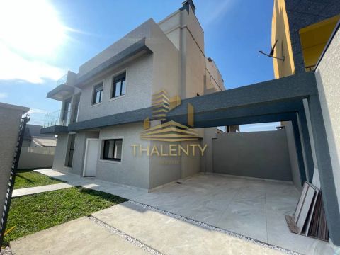 Excelente Sobrado Triplex localizado no bairro Cidade Industrial de Curitiba à algumas qua