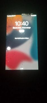 iPhone 7 com tela trincada
