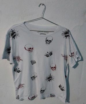Camiseta Caveira & Coroa Tamanho: M Cor: Branco - Energy Jeans