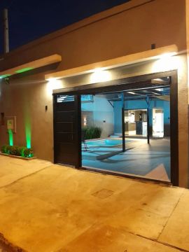 CASA COM PISCINA 
