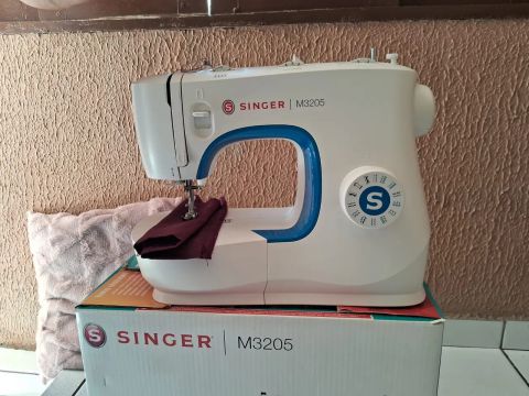 Máquina de Costura Singer M3205 - Nova