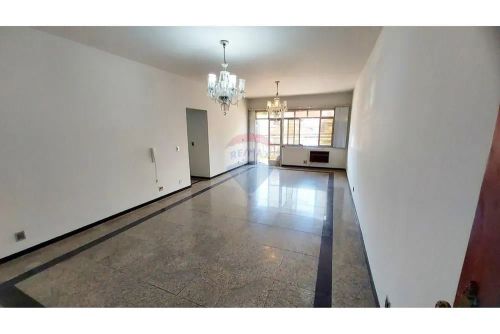 Apartamento Espaçoso na Vila Valqueire: Conforto e Estilo