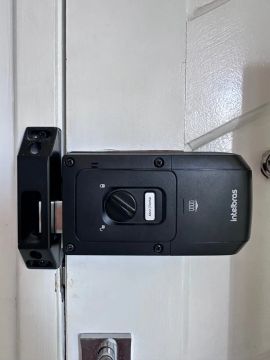 Fechadura Inteligente com hub de automação Intebras