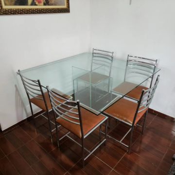 Mesa de vidro com 5 cadeiras 140X140 / 82 altura