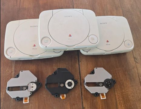 Lote PS1 Baby, PlayStation 1 Slim com 3 leitores de CD PS1